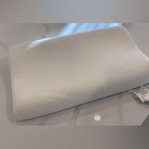 Tempur-pedic Neck Pillow Small White. Never used. Still in new slip cover
